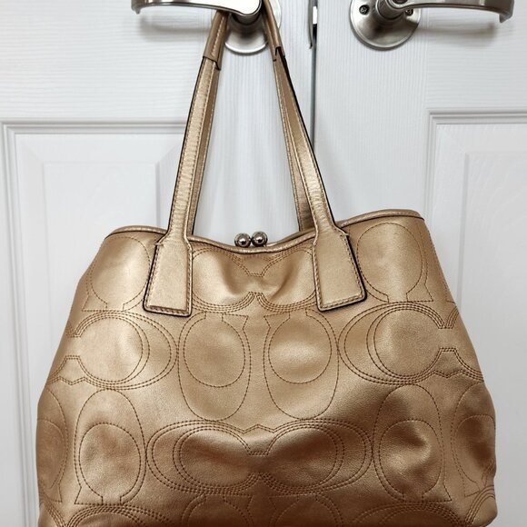 COACH SIGNATURE STITCH GOLD METTALIC LEATHER KISS LOCK TOTE BAG H1193-F18879 - Picture 12 of 13